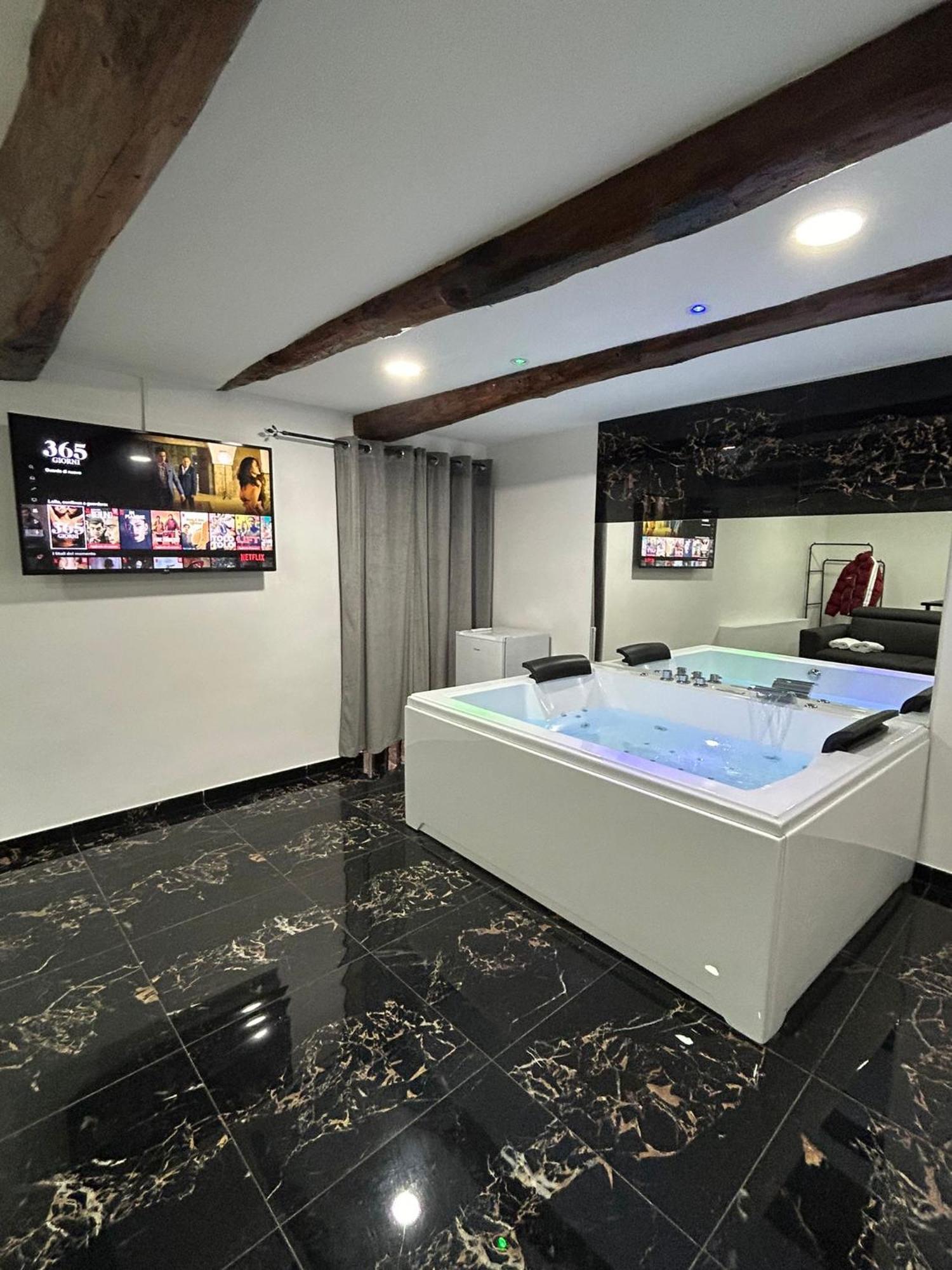Valentino Luxury Appartement Napels
